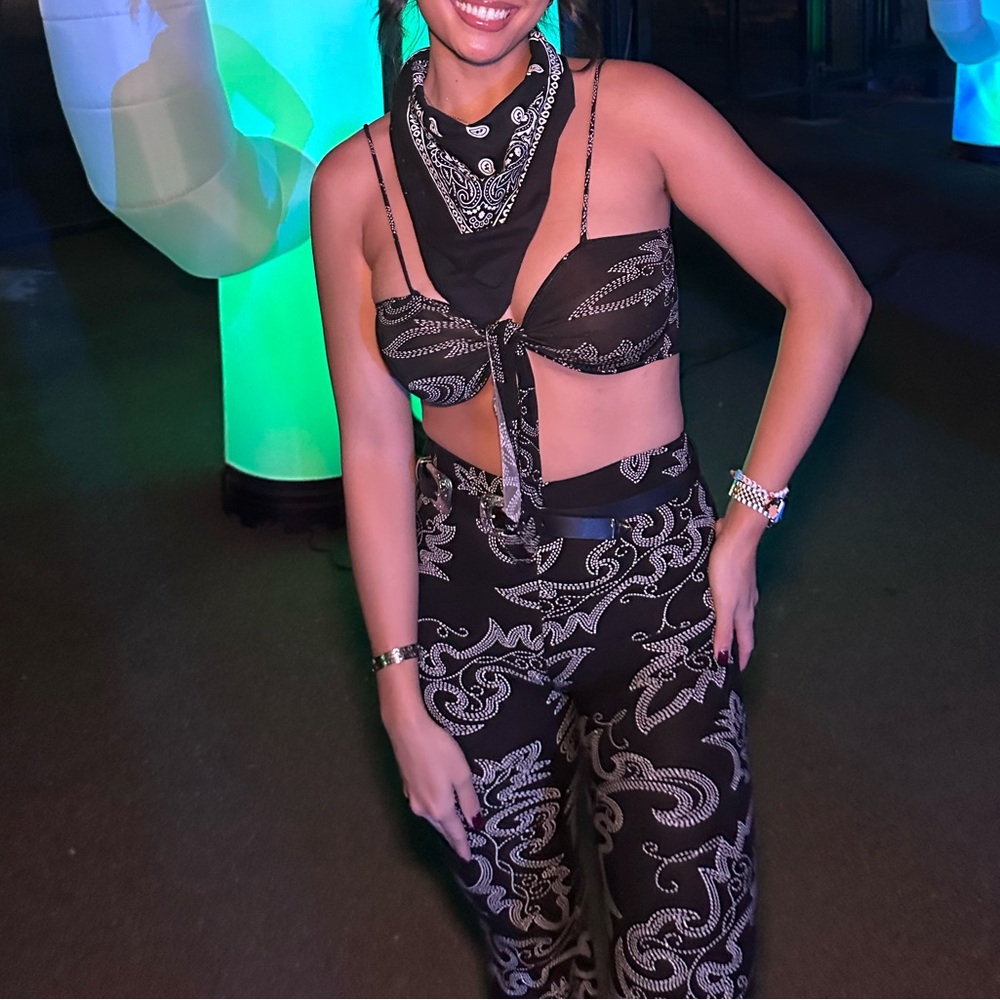 Two Piece Bandanna Pattern Set - image 2